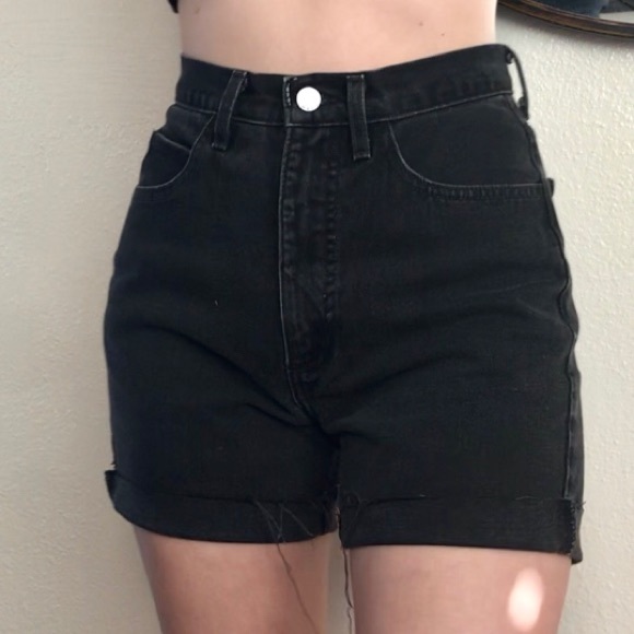 Vintage black Guess bermuda shorts - Picture 3 of 4